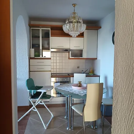 Nena In Lägenhet